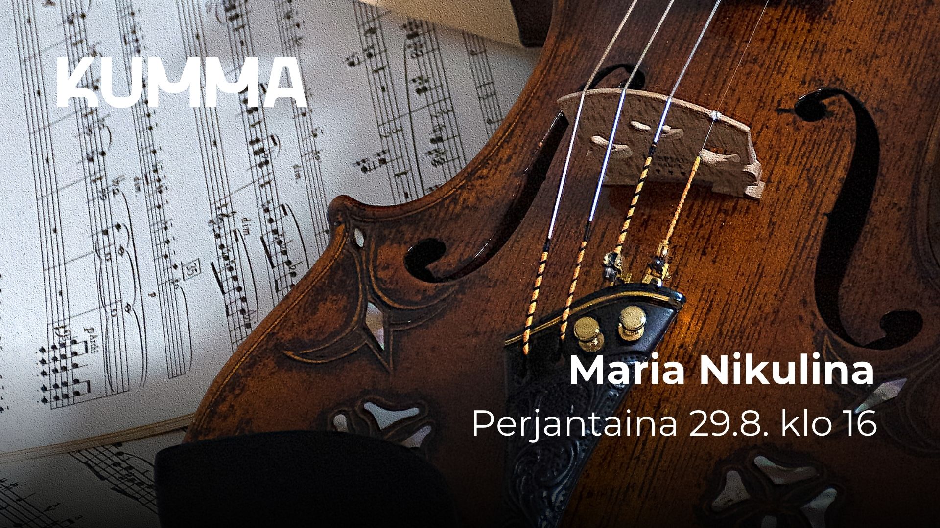 Kuva on kuvituskuva. Kuvassa on viulu ja nuotteja. Kuvan oikeassa ylänurkassa on valkea KUMMAn logo. Kuvassa lukee myös valkealla "Maria Nikulina, perjantaina 29.8. klo 16".
